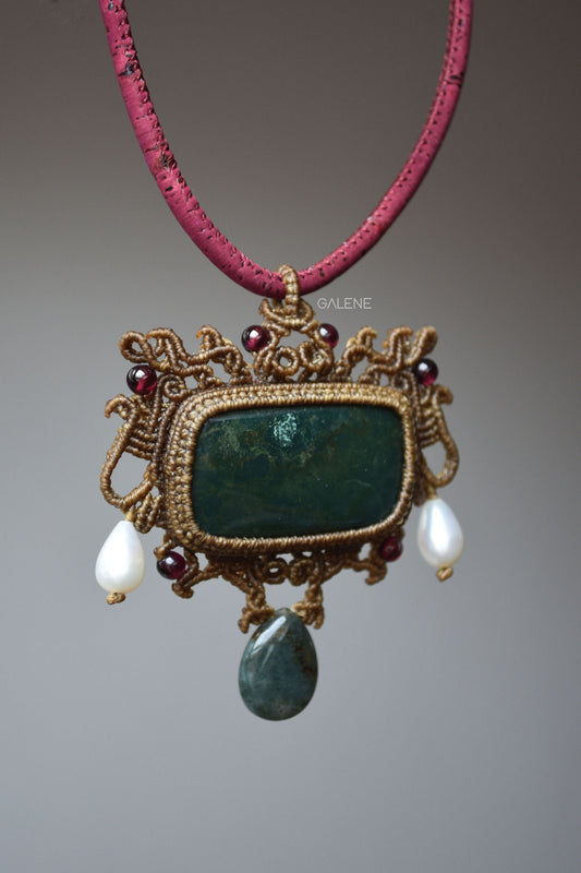 Lumière macrame necklace with natural Aventurine and Amazonite