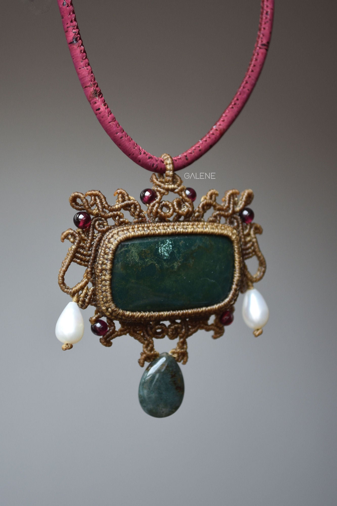 Collana Aurum in Macramè con Bloodstone e Granati | Pezzo Unico