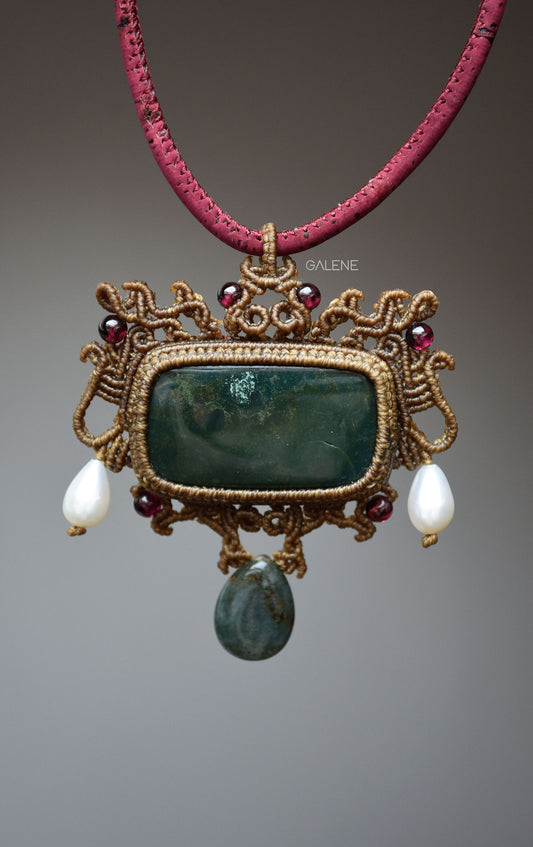 Lumière macrame necklace with natural Aventurine and Amazonite