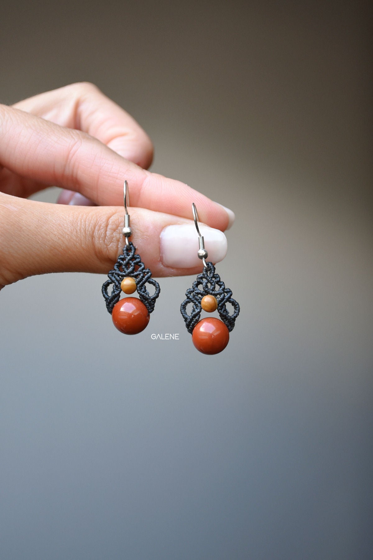 Mini boucles d'oreilles en macramé avec pierres naturelles - Automne/Hiver