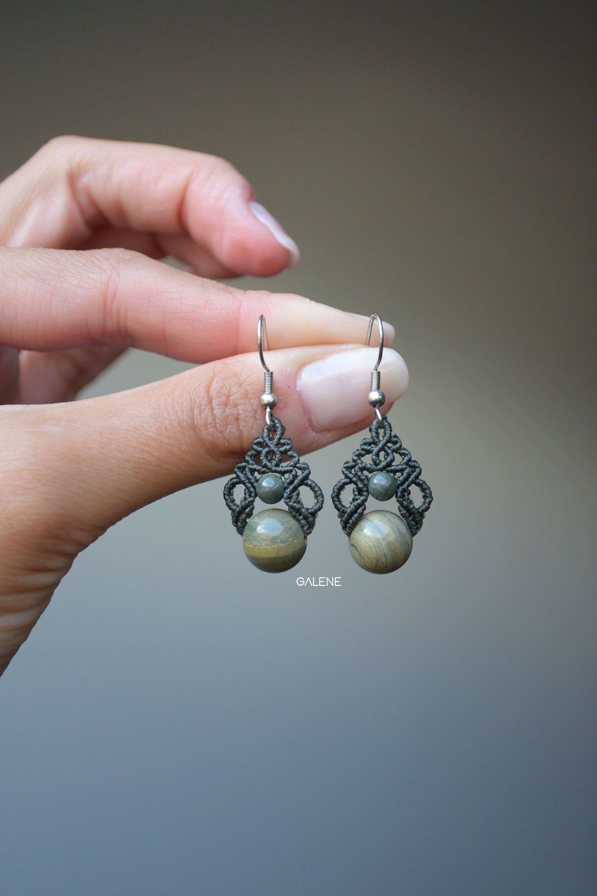 Mini boucles d'oreilles en macramé avec pierres naturelles - Automne/Hiver