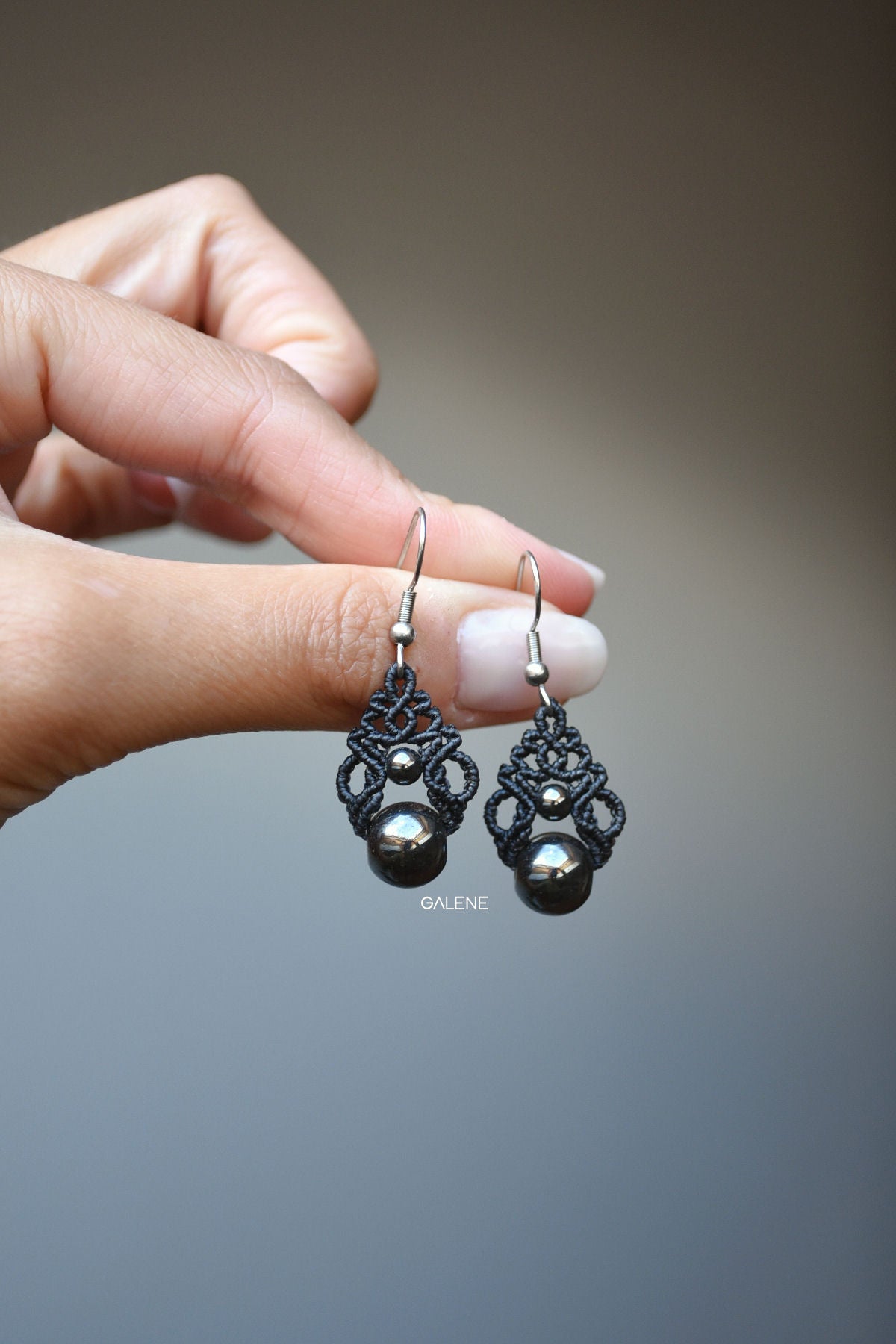 Mini boucles d'oreilles en macramé avec pierres naturelles - Automne/Hiver