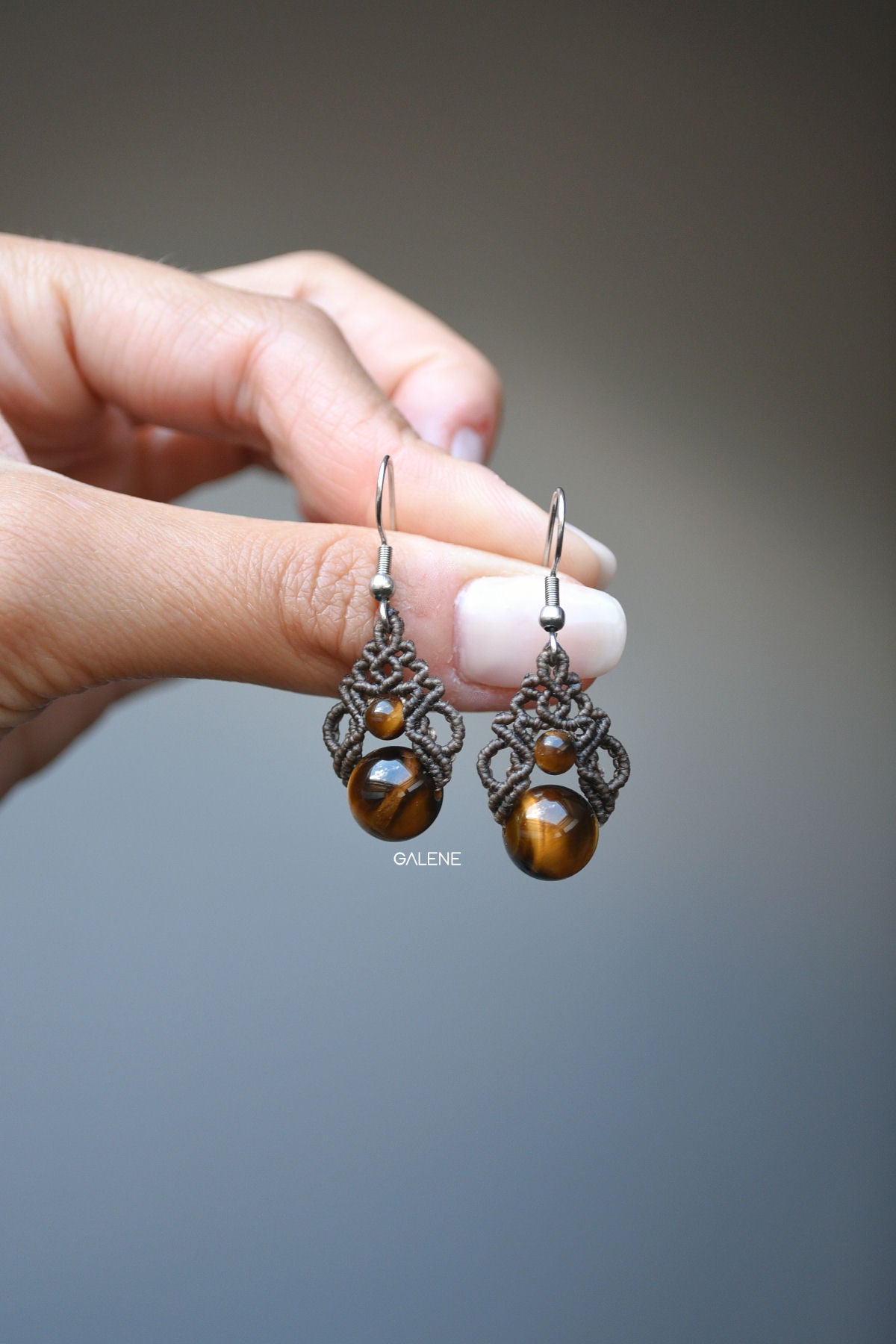 Mini boucles d'oreilles en macramé avec pierres naturelles - Automne/Hiver