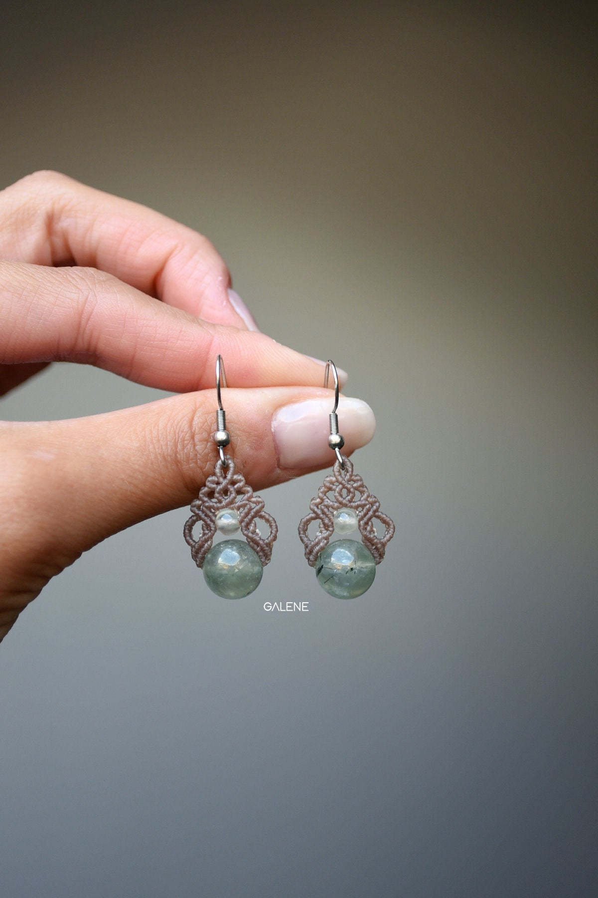 Mini boucles d'oreilles en macramé avec pierres naturelles - Automne/Hiver