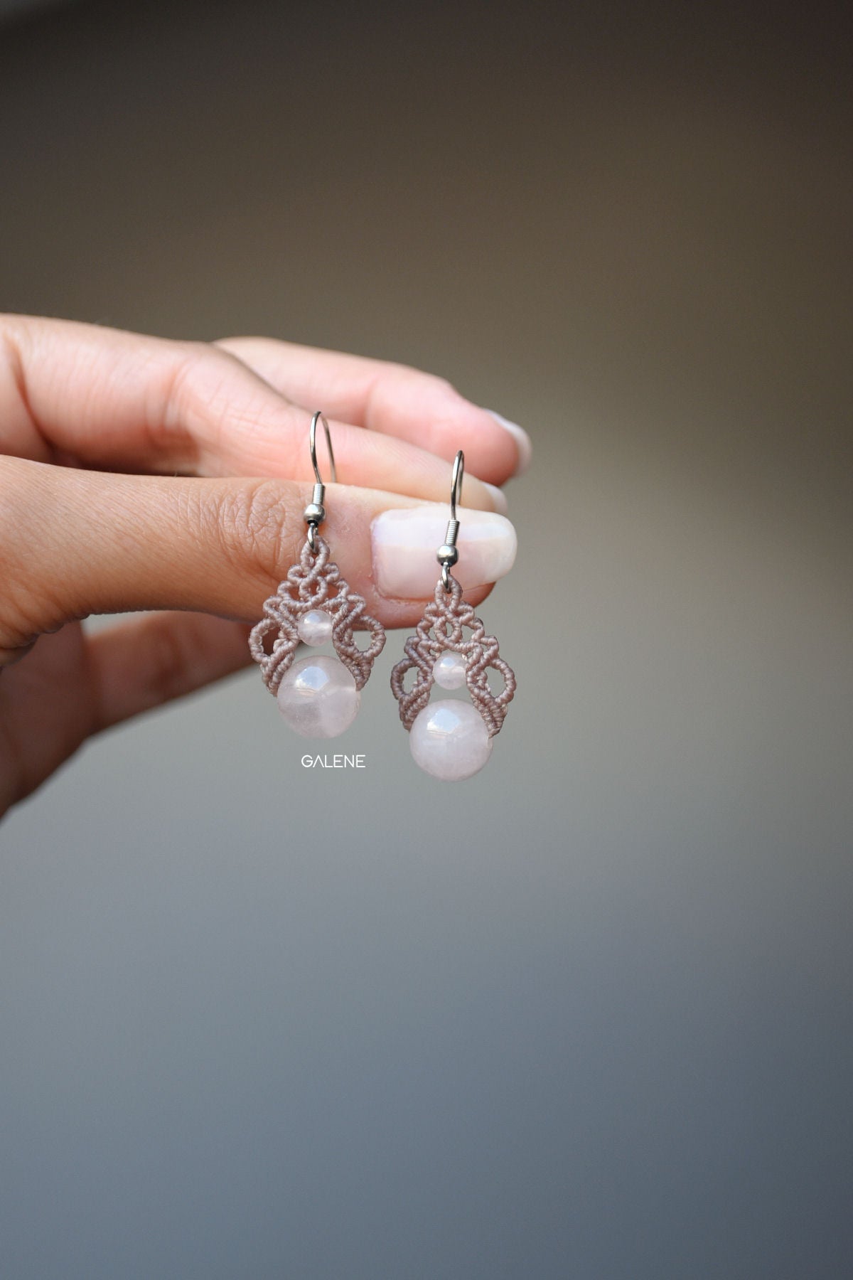 Mini boucles d'oreilles en macramé avec pierres naturelles - Automne/Hiver