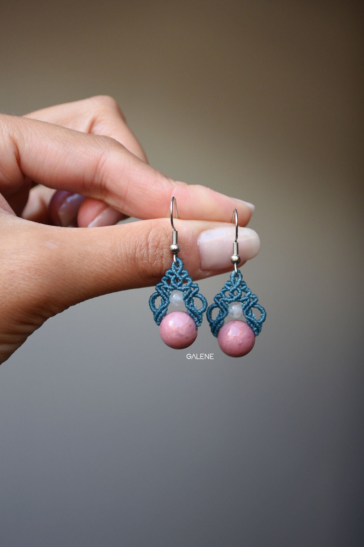 Boucles d'oreilles MINI en macramé avec pierres naturelles – Collection Printemps/Été